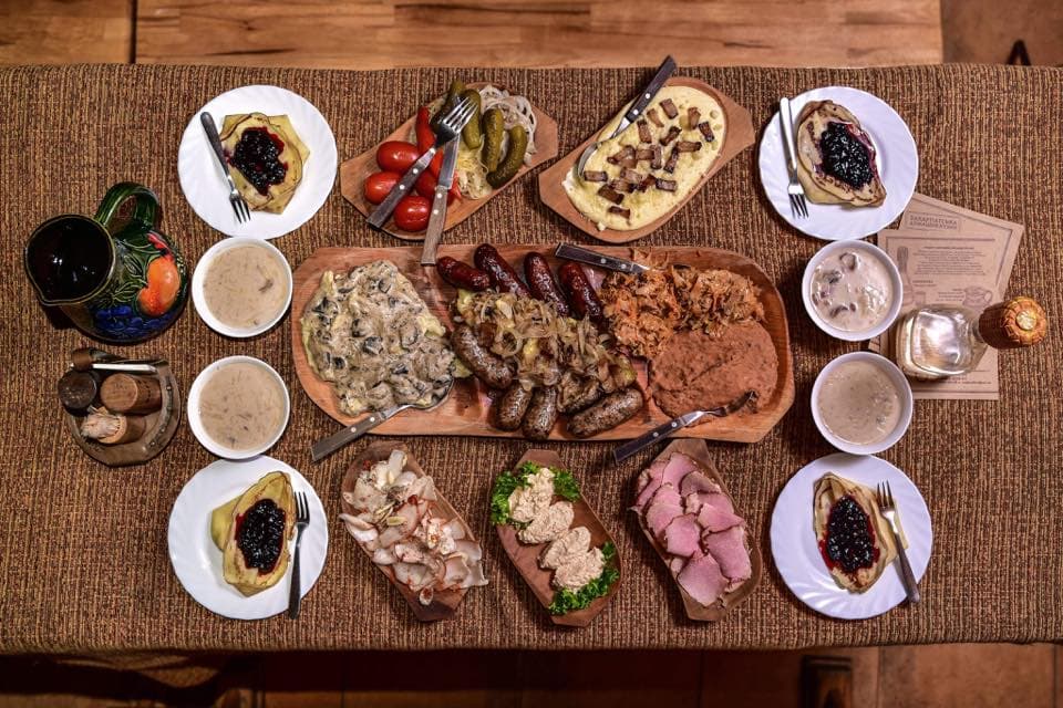 Закарпатська кухня - дегустація в корчмі Підкова